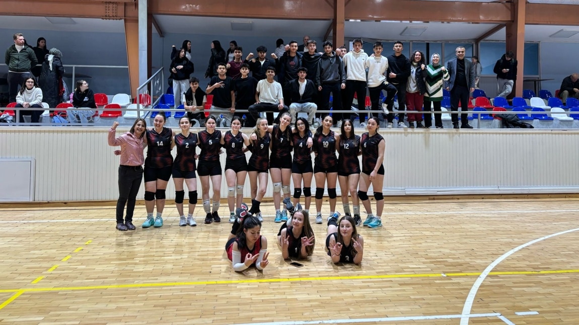 Voleybol Genç A Kız Takımımız Çeyrek Finalde